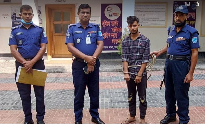 বন্ধুকে চাকরির কথা বলে এনে খুন করে মুখ পুড়িয়ে দিল খুনি বন্ধু