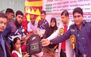 সালথায় আমেনা-রশিদ ফাউন্ডেশনের বিনামুল্যে শিক্ষা সামগ্রী বিতরণ