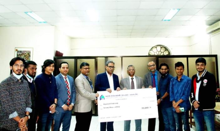 জগন্নাথ বিশ্ববিদ্যালয় সাংবাদিক সমিতিকে নগদ অর্থ ও উপহার সামগ্রী প্রদান