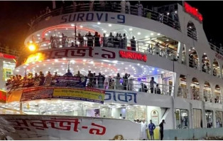 মাঝরাতে মেঘনায় যাত্রীবাহী লঞ্চে আগুন