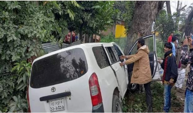 প্রাইভেটকার নিয়ন্ত্রণ হারিয়ে দুই ভাই নিহত