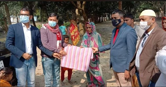 সালথায় শীতার্তদের মাঝে আমেনা রশিদ ফাউন্ডেশনের কম্বল বিতরণ 