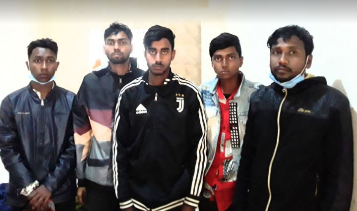 ফরিদপুরে ডিবির অভিযানে আটক- ৫ 