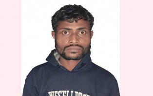 ঘুম থেকে না উঠায় হেলপারকে হত্যা, লাশ সিটে রেখে মাল আনলোড করলো চালক!