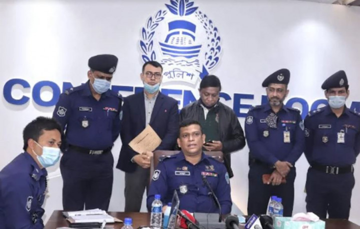 সন্তানকে ধর্ষণের অভিযোগে মায়ের মামলা, বাবা আটক