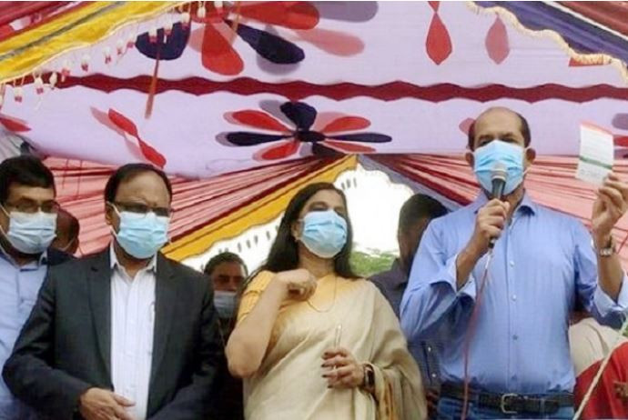 যারা টিকা নেবেন না তাদের ট্রেড লাইসেন্স  : মেয়র আতিকুল