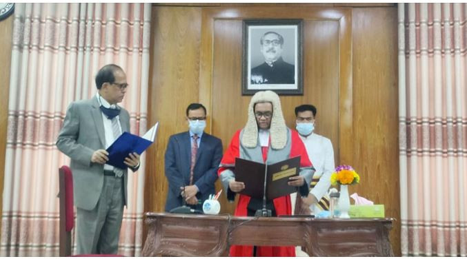 শপথ নিলেন সিইসিসহ নতুন চার কমিশনার
