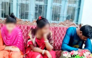 দুই বোন মিলেমিশে করবে এক স্বামীর সংসার! 