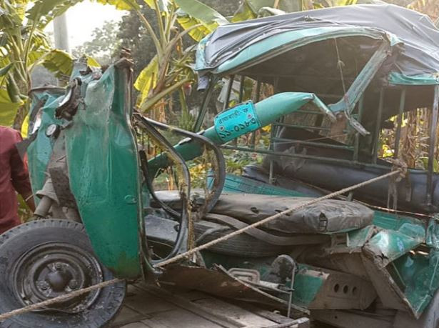 রাজবাড়ীতে মাহিন্দ্রা-ট্রাক মুখোমুখি, নিহত ৩