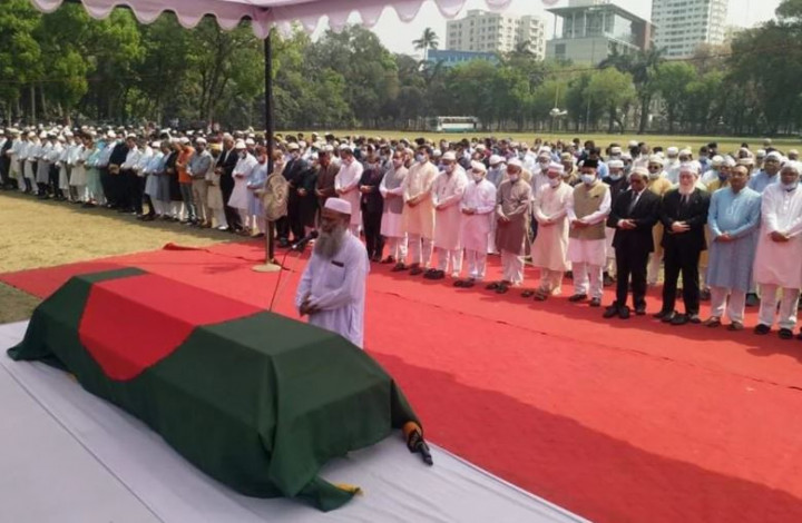 সাবেক রাষ্ট্রপতি শাহাবুদ্দিন আহমেদের দাফন সম্পন্ন