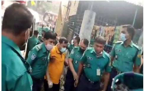 অ্যাম্বুলেন্সে করে আদালতে আনা হয়েছে সম্রাটকে