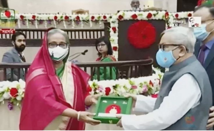 স্বাধীনতা পুরস্কার প্রদান করলেন প্রধানমন্ত্রী