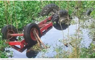 নিয়ন্ত্রণ হারিয়ে খালে ট্রাক্টর, প্রাণ গেল ৩ যুবকের