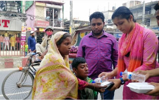 ১ টাকায় ইফতার, সঙ্গে বিরিয়ানি!