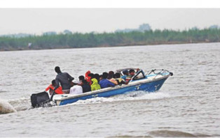 পদ্মায় স্পিডবোটডুবি, সব যাত্রী উদ্ধার