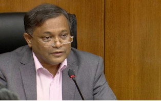 রেলমন্ত্রীর স্ত্রীর কথায় টিটিইকে বরখাস্ত করা ঠিক হয়নি : তথ্যমন্ত্রী