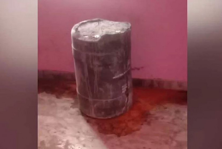 মায়ের মৃত্যুর পর লাশ ড্রামে ভরে সিমেন্ট-বালি দিয়ে আটকে দিলেন ছেলে