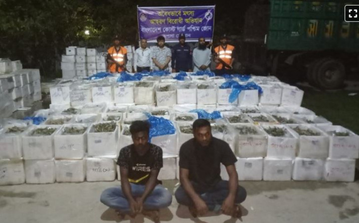 খুলনায় জেলি প্রয়োগ করা কোটি টাকার চিংড়ি জব্দ