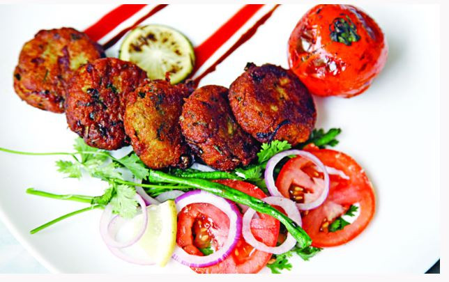 যেভাবে তৈরি করবেন মাছ-পেঁয়াজের বাহারি কাবাব