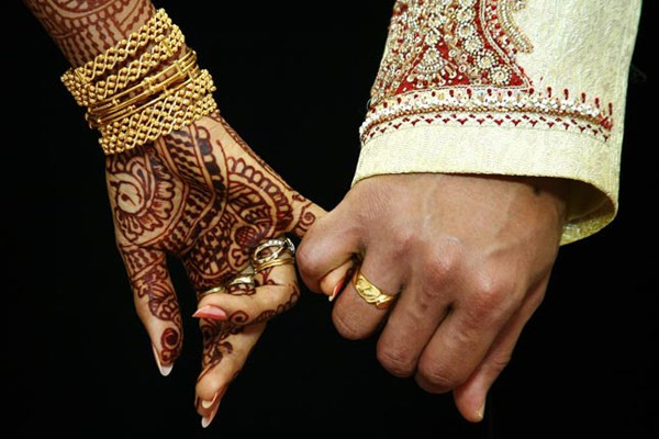 নারায়ণগঞ্জে ছেলের বউ নিয়ে শ্বশুর লাপাত্তা 