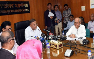 পত্রিকার অনলাইন ভার্সনে টকশোর অনুমতি নেই : তথ্যমন্ত্রী