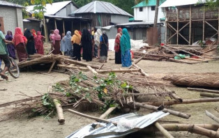 কৃষকের বাড়িতে হামলা চালিয়ে ভাংচুর ও লুটপাটের অভিযোগ 