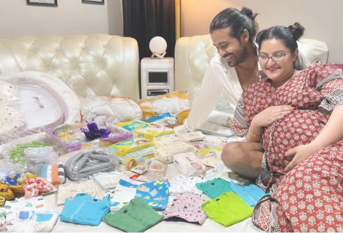 অনাগত সন্তানের জন্য কেনাকাটা শুরু করলেন পরীমণি