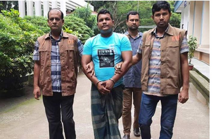 বাসে ডাকাতি-দলবদ্ধ ধর্ষণ, মূলহোতা গ্রেপ্তার