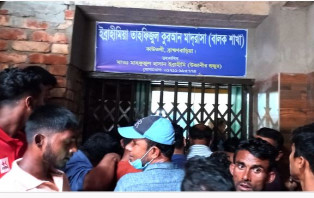 সকালে বেত্রাঘাত, দুপুরে টয়লেটে মাদরাসাছাত্রের লাশ