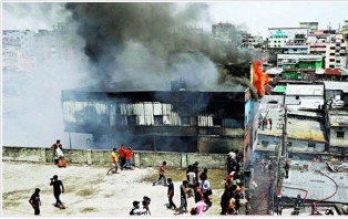চকবাজারে অগ্নিকাণ্ড : হোটেলের মালিক গ্রেপ্তার