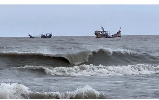 বঙ্গোপসাগরে ১৬ ট্রলারডুবি : ১৯৪ জেলে নিখোঁজ, ৩ মরদেহ উদ্ধার