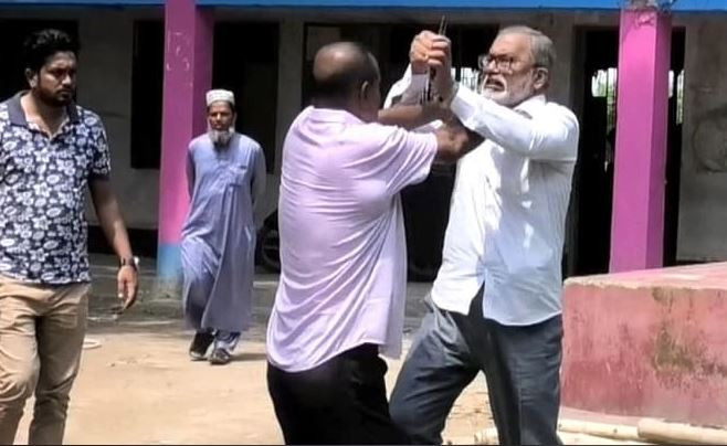 ফরিদপুরে শোক দিবসের দাওয়াত না পেয়ে আওয়ামী নেতাকে মারধর