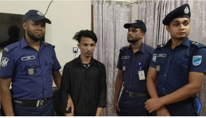 ‘জিনের বাদশা’র টার্গেট নারী, মন্ত্রে লাগে নগ্ন ছবি!