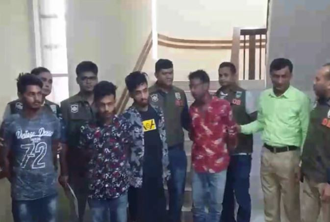 বালু কেনার কথা বলে বাড়িতে ঢুকে খুন করা হয় বৃদ্ধ দম্পতিকে