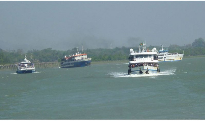টেকনাফ-সেন্টমার্টিন রুটে জাহাজ চলাচল বন্ধ ঘোষণা