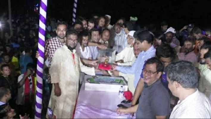 শিবচরে সোনার নৌকার পুরস্কারের নৌকা বাইচ অনুষ্ঠিত