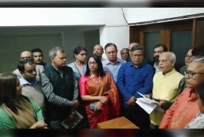 ফরিদা-শ্যামলের নেতৃত্বে মুক্তিযুদ্ধের চেতনার প্যানেলের মনোনয়নপত্র দাখিল