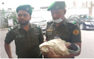 সন্তান বিক্রির সময় বাবা আটক