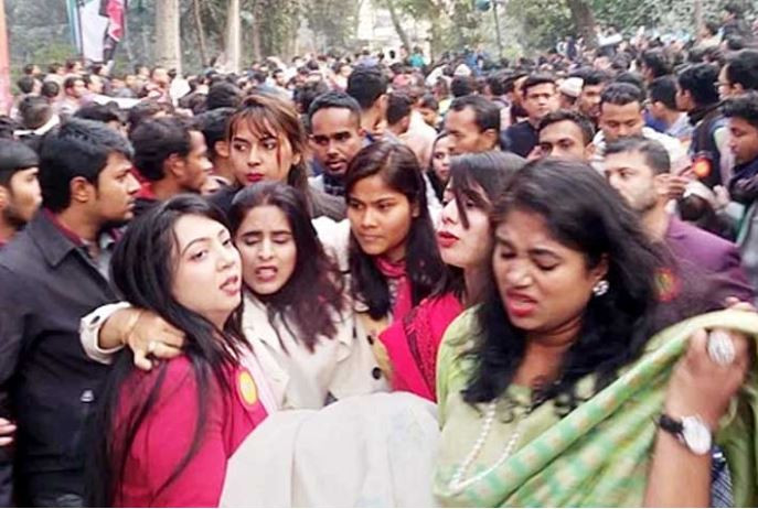 ছাত্রলীগের অনুষ্ঠানে মঞ্চ ভেঙে ৮ জন হাসপাতালে