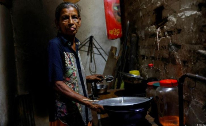স্কুলে যাচ্ছে না শ্রীলঙ্কার শিশুরা, বাড়িতে নেই খাবারও