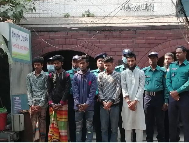 রাজধানীর মোহাম্মদপুরে ‘দলবদ্ধ ধর্ষণের’ ঘটনায় গ্রেপ্তার ৫
