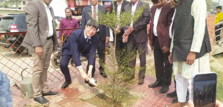 সিদ্ধিরগঞ্জে ময়লার ডাম্পিং প্রজেক্ট পরিদর্শন জাপান রাষ্ট্রদূতের