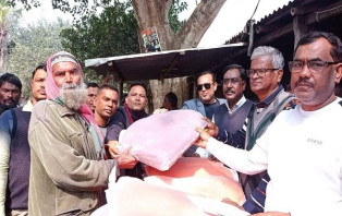 পাংশার হাবাসপুরে শীতার্তদের মাঝে এমপি জিল্লুল হাকিমের কম্বল বিতরণ