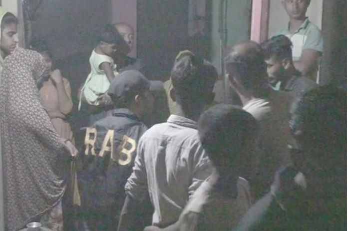 চুলায় পুড়ছে ভাত, ঘরে গৃহবধূর মরদেহ