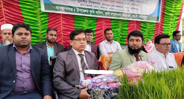 ভাঙ্গায় রাইস ট্রান্স প্লানটারের মাধ্যেমে চারা রোপণ কাজের শুভ উদ্বোধন 