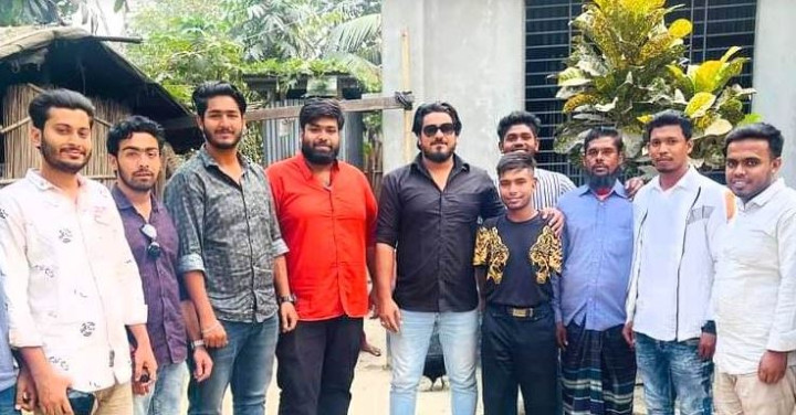 পা দিয়ে লিখে এইচএসসি পাশ করা সেই জসিমের দায়িত্ব নিলেন রিয়ান  