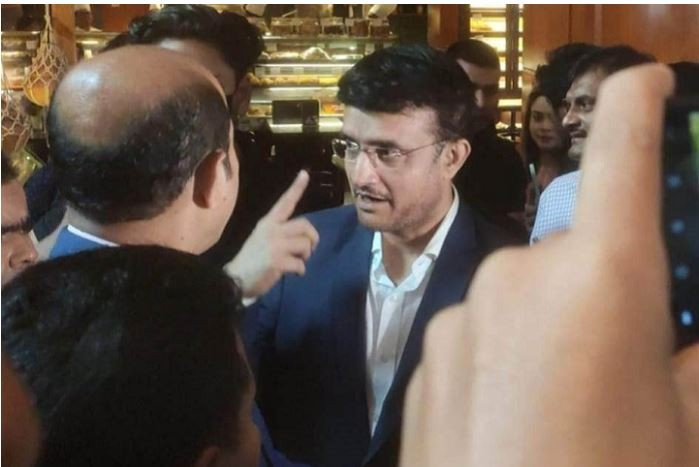 ঢাকায় পৌঁছেছেন ‘প্রিন্স অব কলকাতা’ সৌরভ গাঙ্গুলী