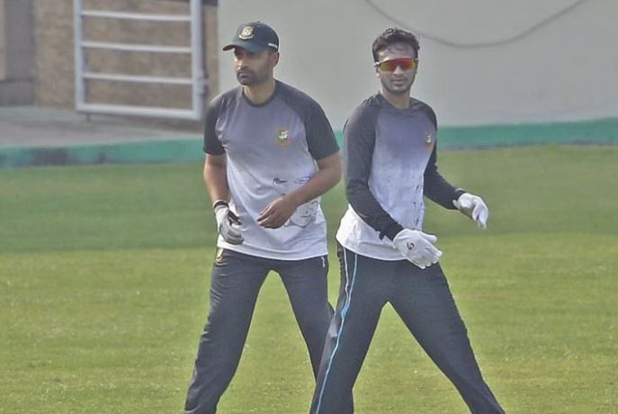 সাকিব পারিবারিক কারণে দলের সঙ্গে নেই, জানালেন তামিম