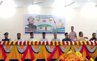 সালথা উপজেলাকে ভূমিহীন-গৃহহীন মুক্ত ঘোষণা 