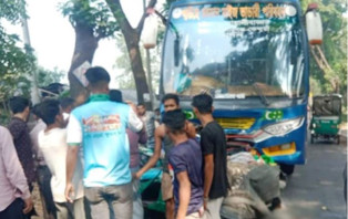বোয়ালখালীতে বাস-সিএনজি সংঘর্ষে নিহত ৫